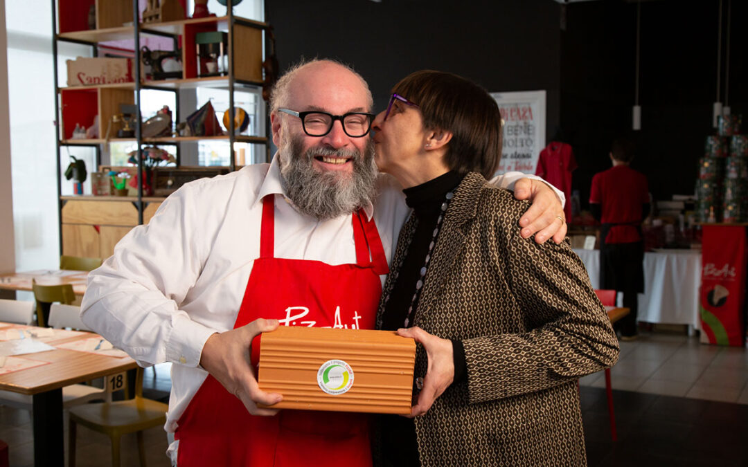 Natale 2022 e il supporto di Steba per il progetto sociale PizzAut: 100 Mattoni per Monza